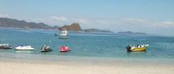 Die Isla Tortuga lockt mit strahlenden Sandstraenden